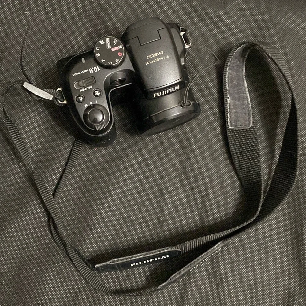 Fujifilm S1500 10MP Digital Camera, 12x Optical Zoom, Dual Image Stabilized used